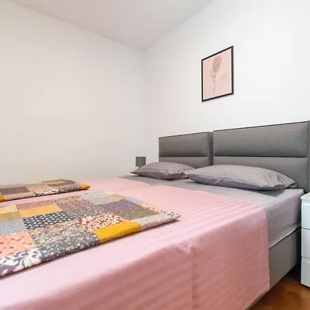 Vinka Apartament *